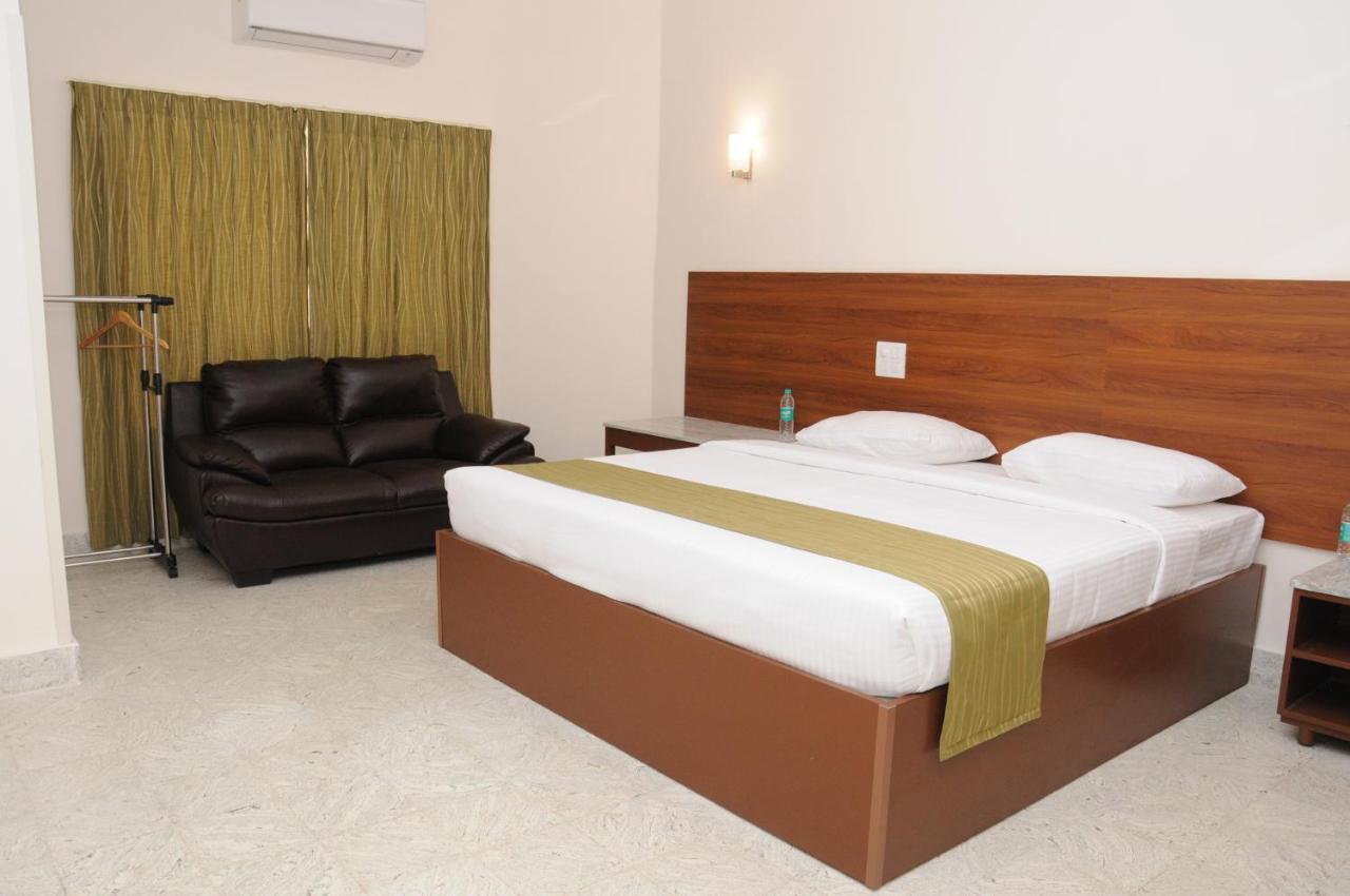 Sreeparthi Hotel Puttaparthi Eksteriør bilde